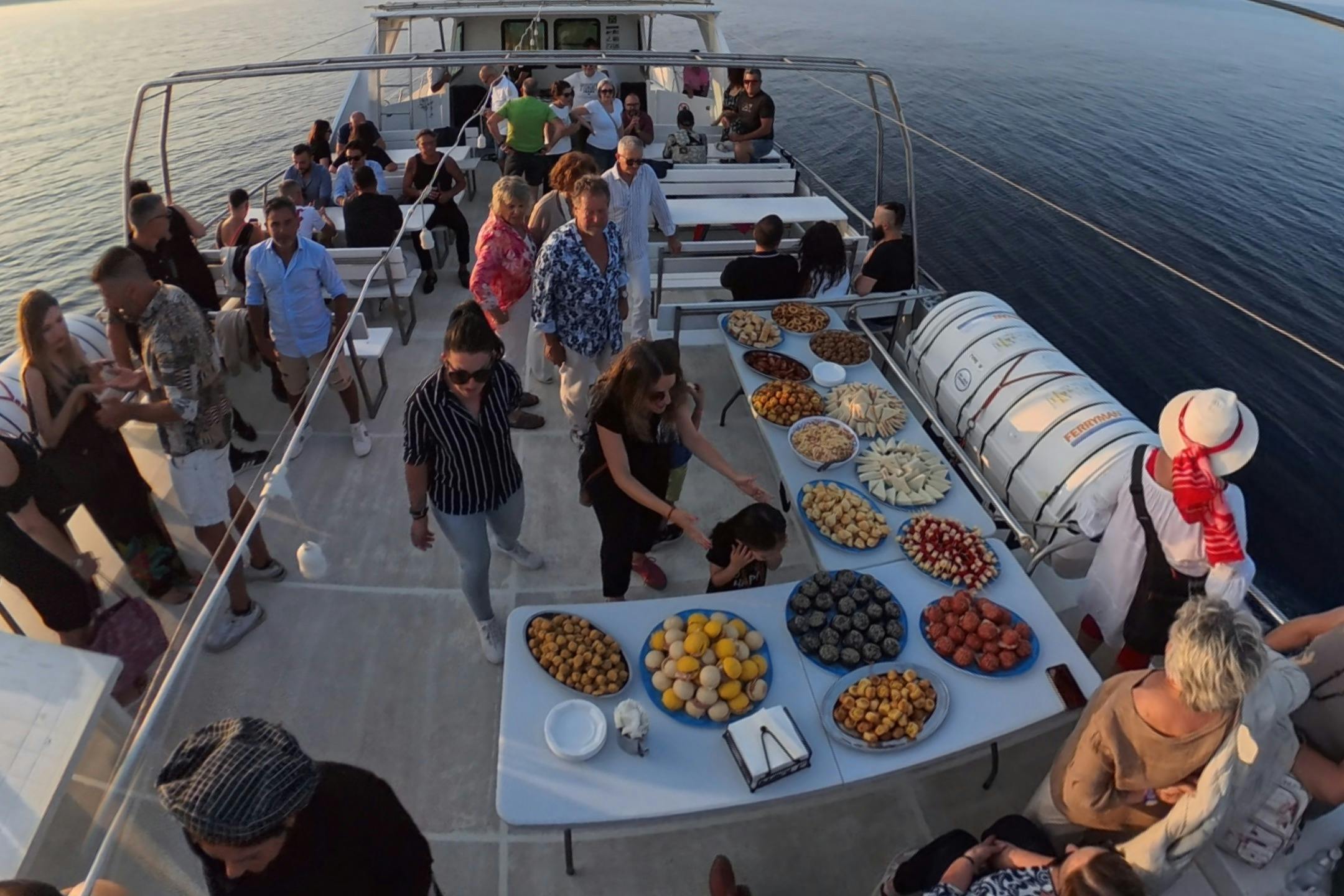 Glentor: Tour in barca al tramonto + pranzo a buffet — 2
