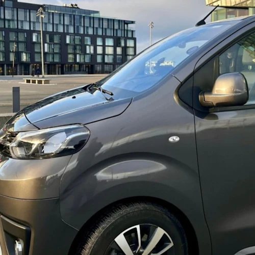 Reykjavik: Transfer privado só de ida do Aeroporto Internacional de Keflavik - Photo 4