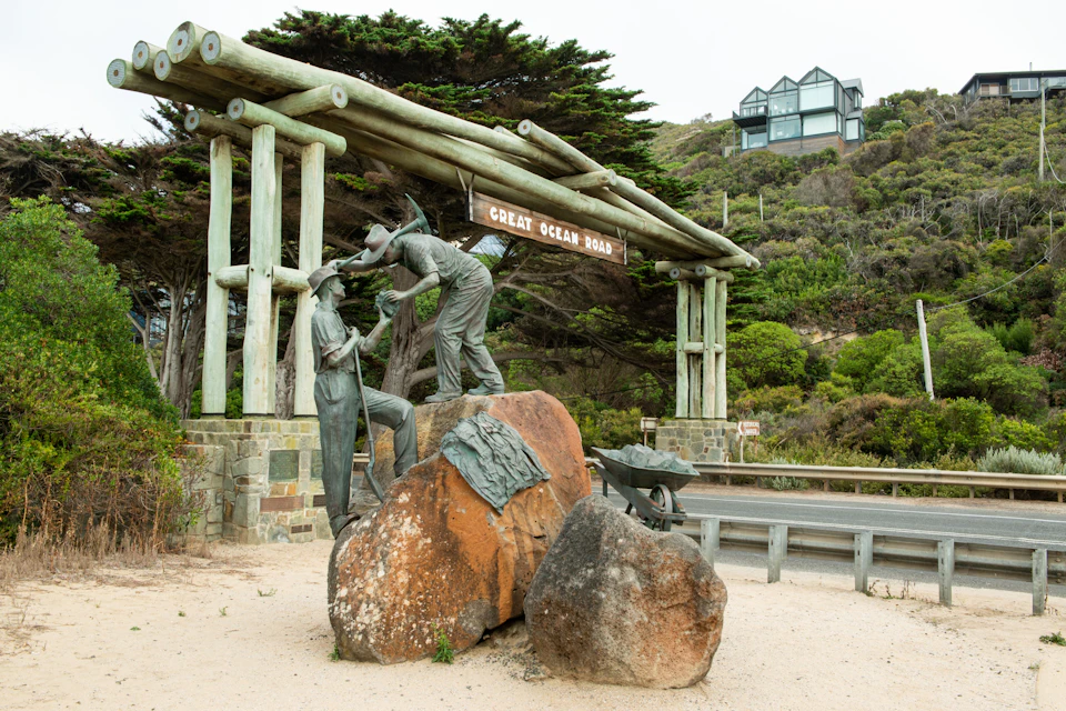 Memorial Arch - Landmark at the beginning of the Great Ocean Road