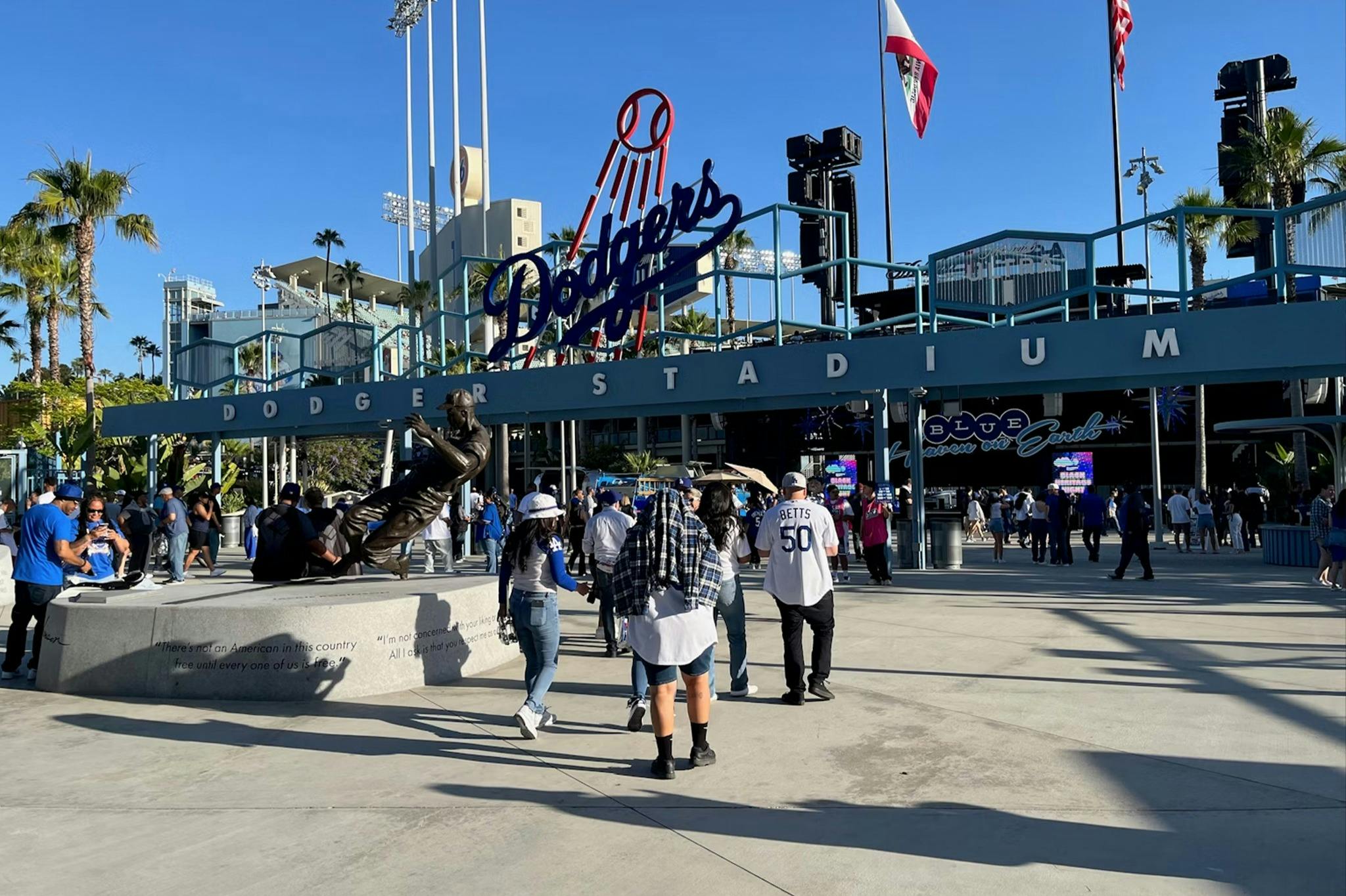 Dodger Stadium: LA Dodgers Baseball Game - Photo 5