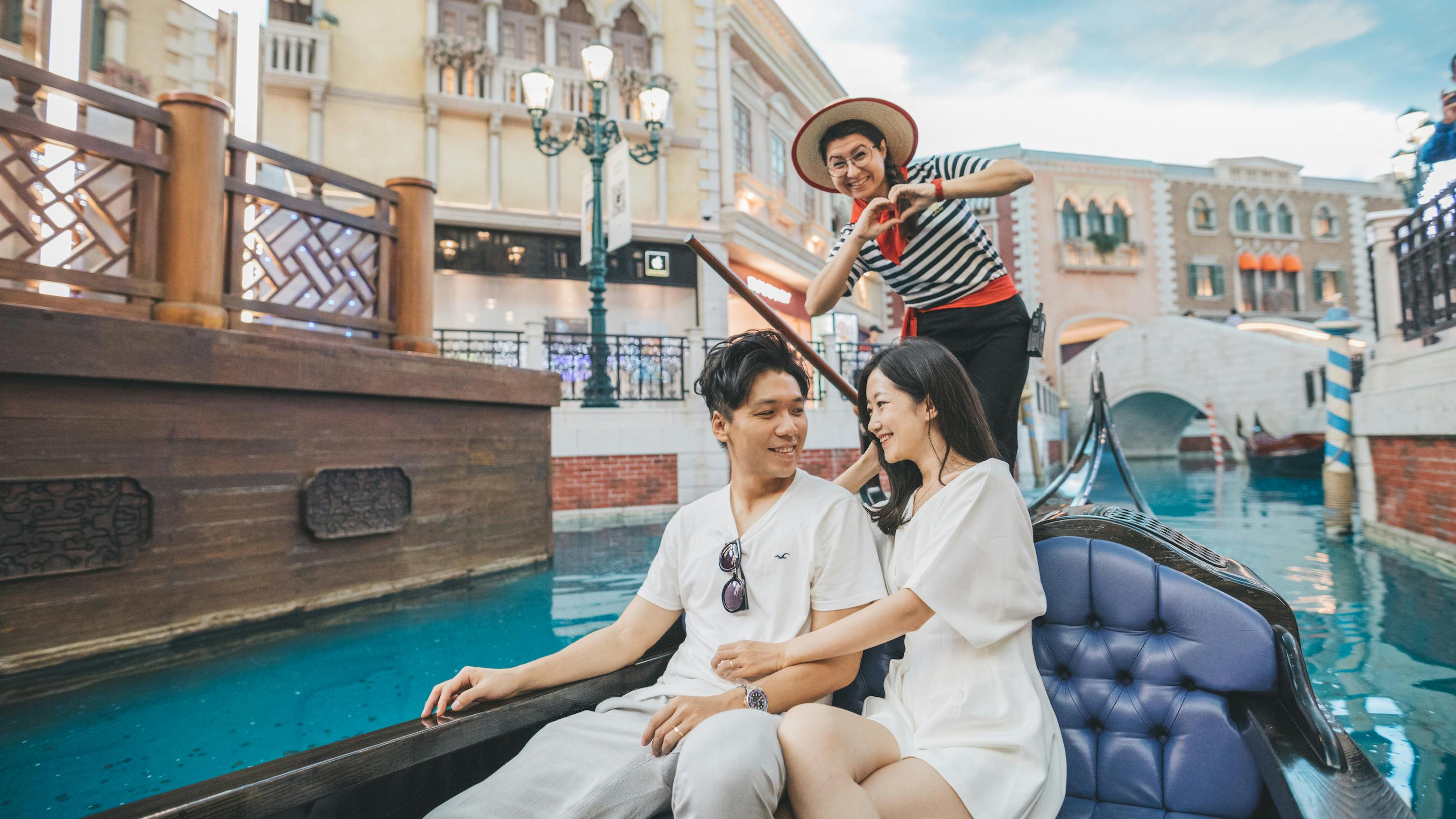 The Venetian Macao: Gondola Ride + Free Legend Heros Park 5 Game Points - Photo 3