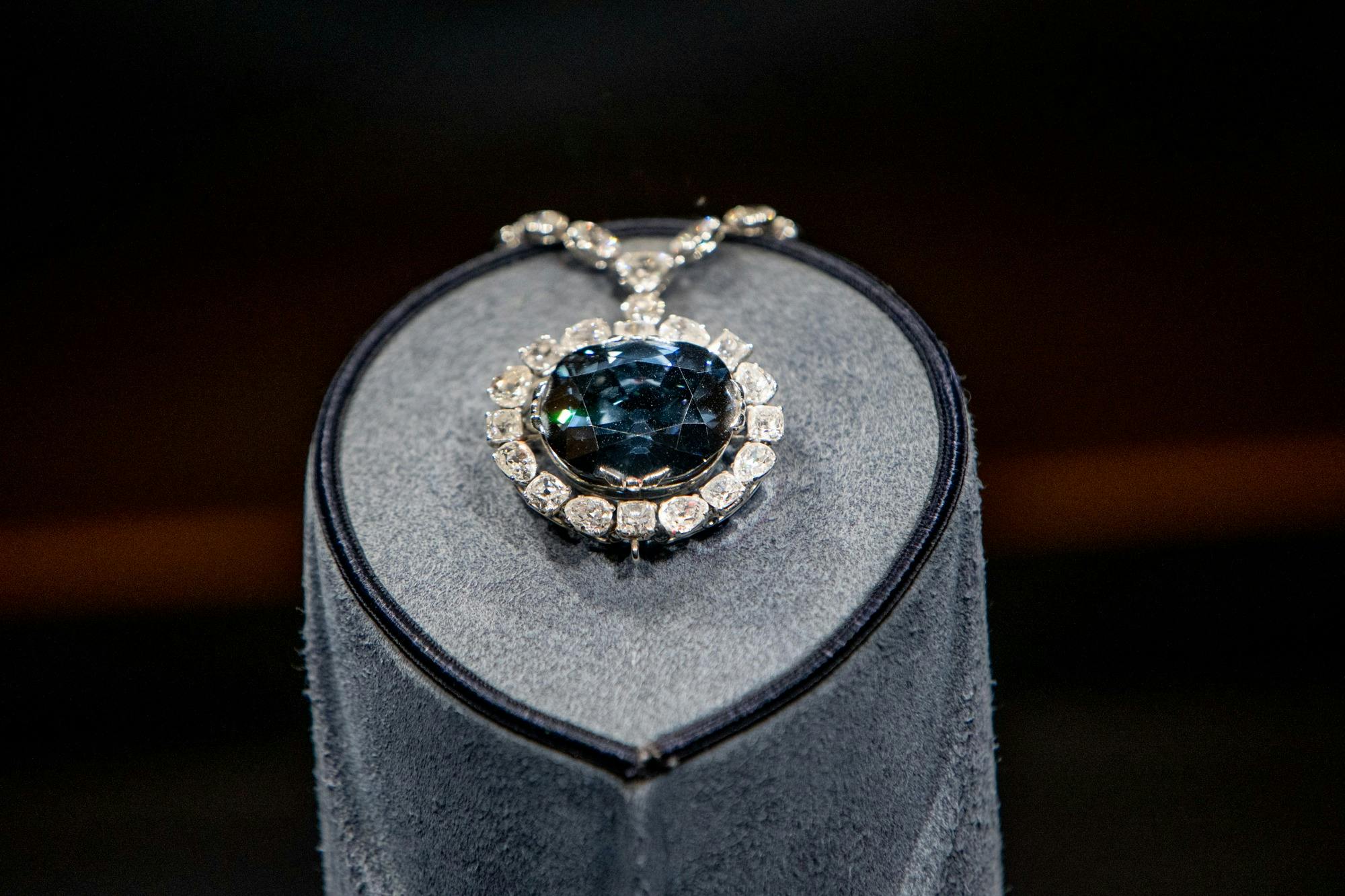 Бриллиант Надежды, проклятый драгоценный камень!