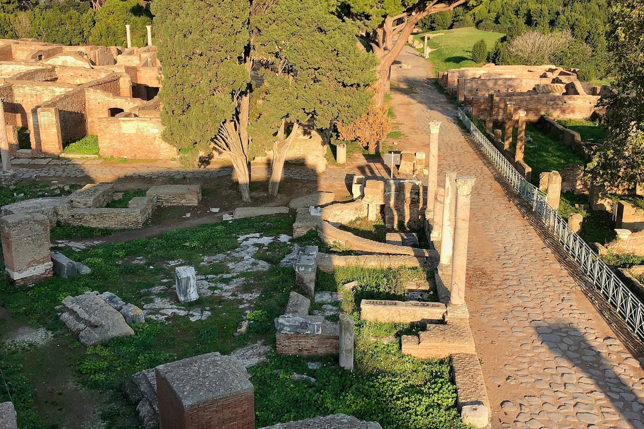 Parque Arqueológico de Ostia Antica con tarjeta postal Pemcards - Alojamientos en Roma
