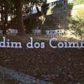 Bistrotische im Garten der Capela dos Coimbras