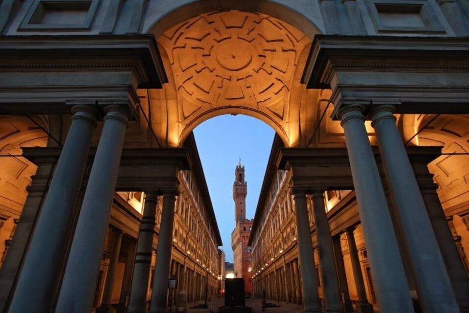 Уффици - ночь снаружи