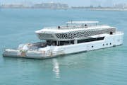荷兰东方游轮公司，迪拜--莲花巨型游艇巡游