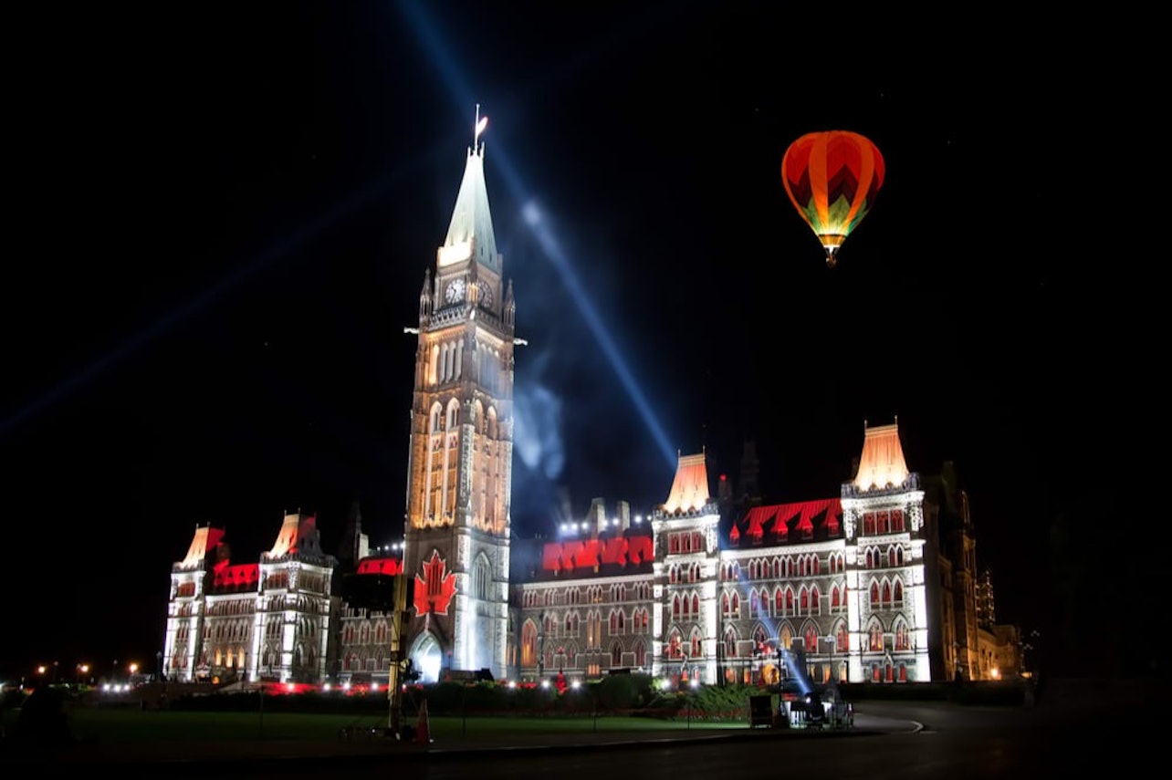 Tour notturno di Ottawa + spettacolo di luci di Parliament Hill - Alloggi in Ottawa