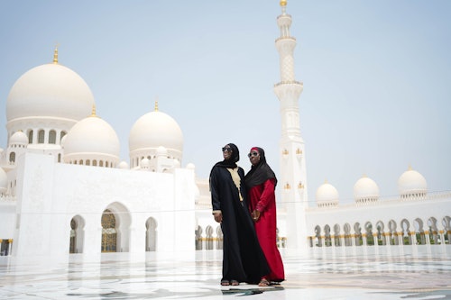 Grand Mosque, Royal Palace & Etihad Tower: Guided Tour from Abu Dhabi