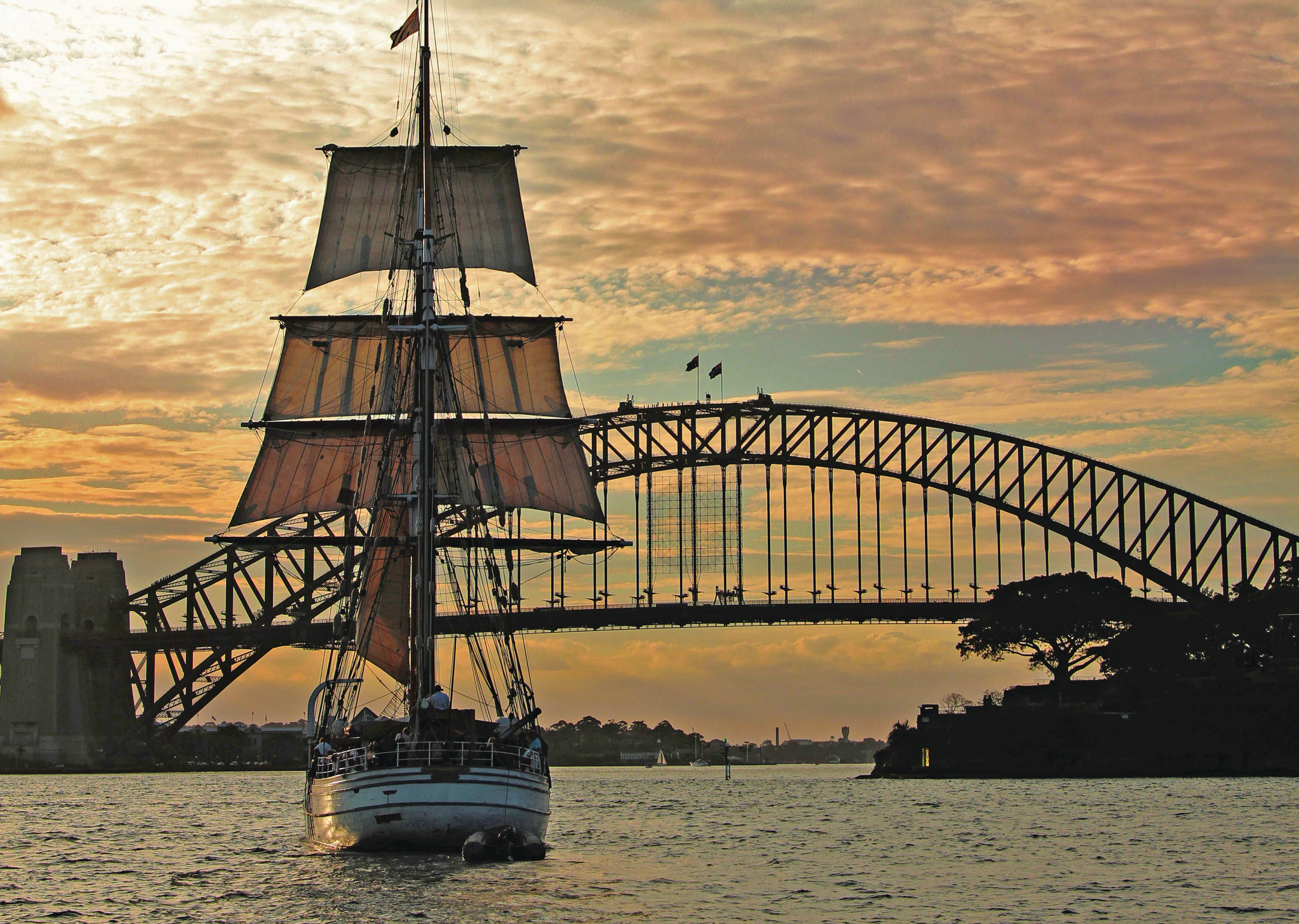 Sydney Harbour: Tall Ship Twilight Dinner Cruise