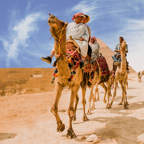 Excursión desde El Cairo o Guiza: Recorre las pirámides en quad y camello