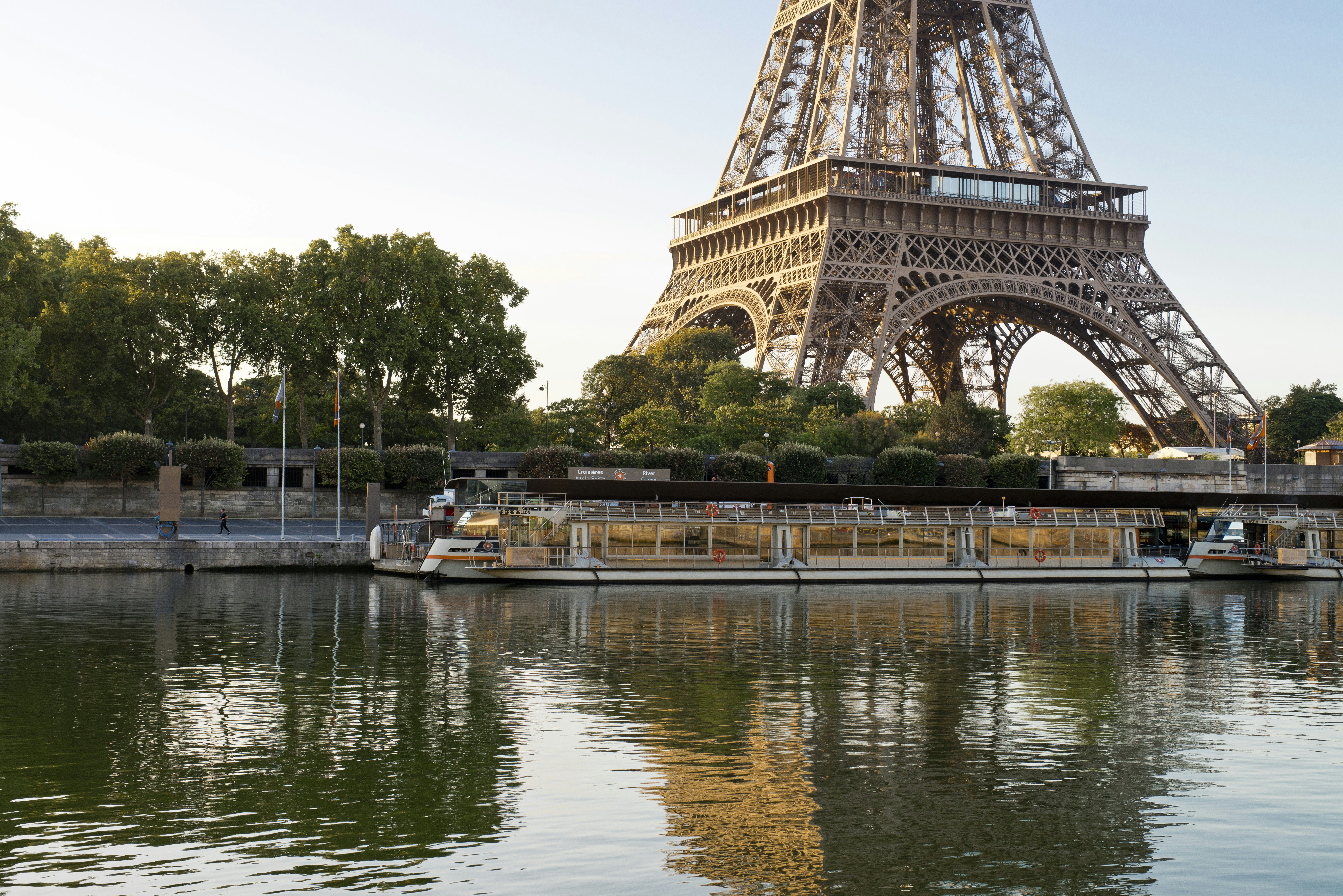 Seine River: Sightseeing Cruise from the Eiffel Tower