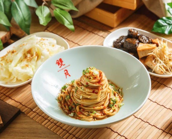 Michelin Bib Gourmand Taipéi: Sopa de pollo a la pimienta «Forrest Gump» y fideos con queso y pimienta «Love Hate»