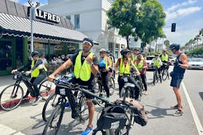 Gasten genieten van hun rit door Beverly Hills