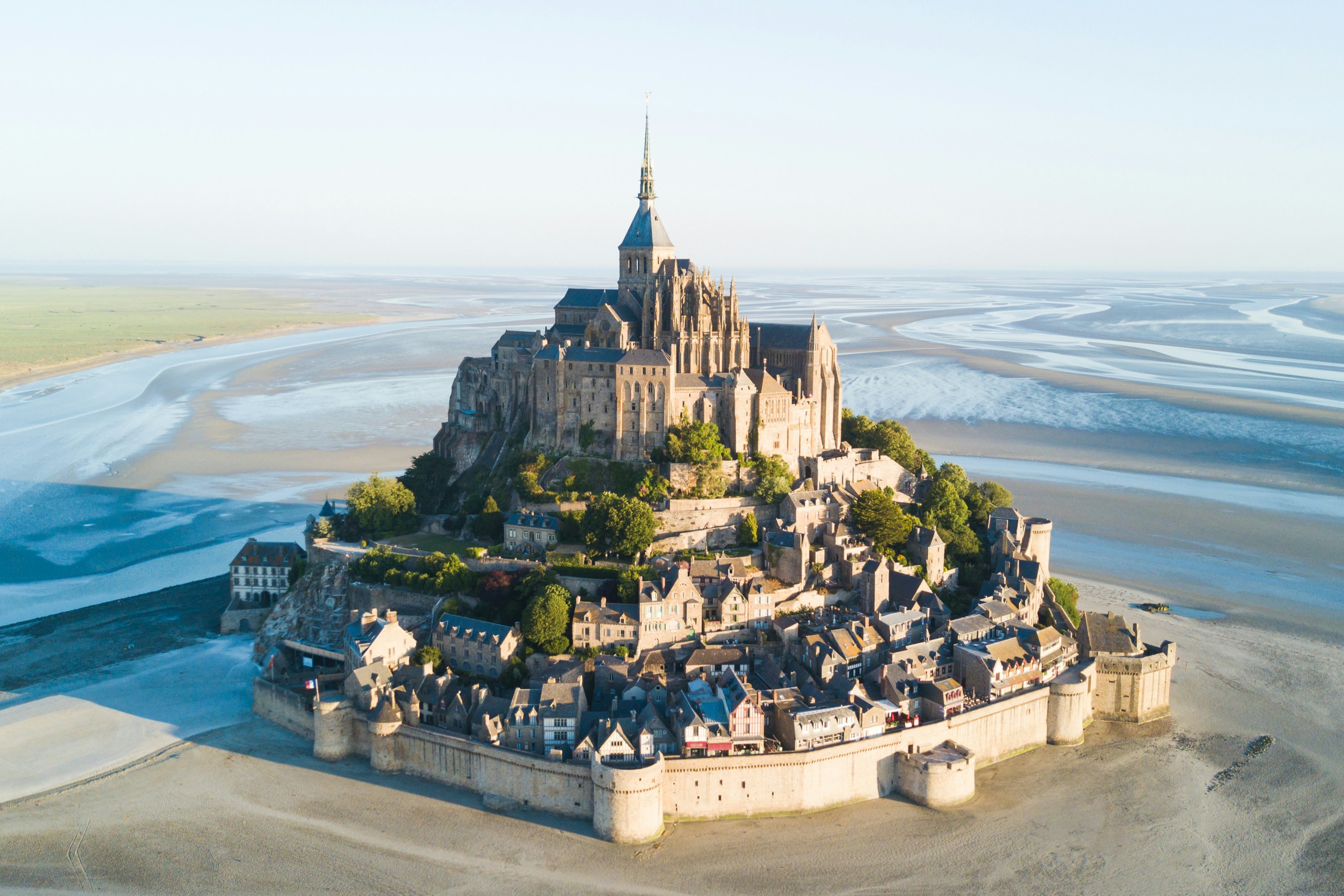 Guia mostra como funciona a areia movediça, que está por todo caminho –  Foto de Découverte de la Baie du Mont Saint Michel, Genets - Tripadvisor