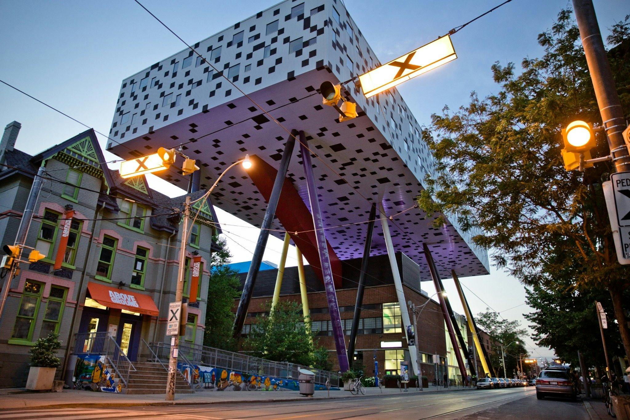 Toronto: Guided Bus Tour 4