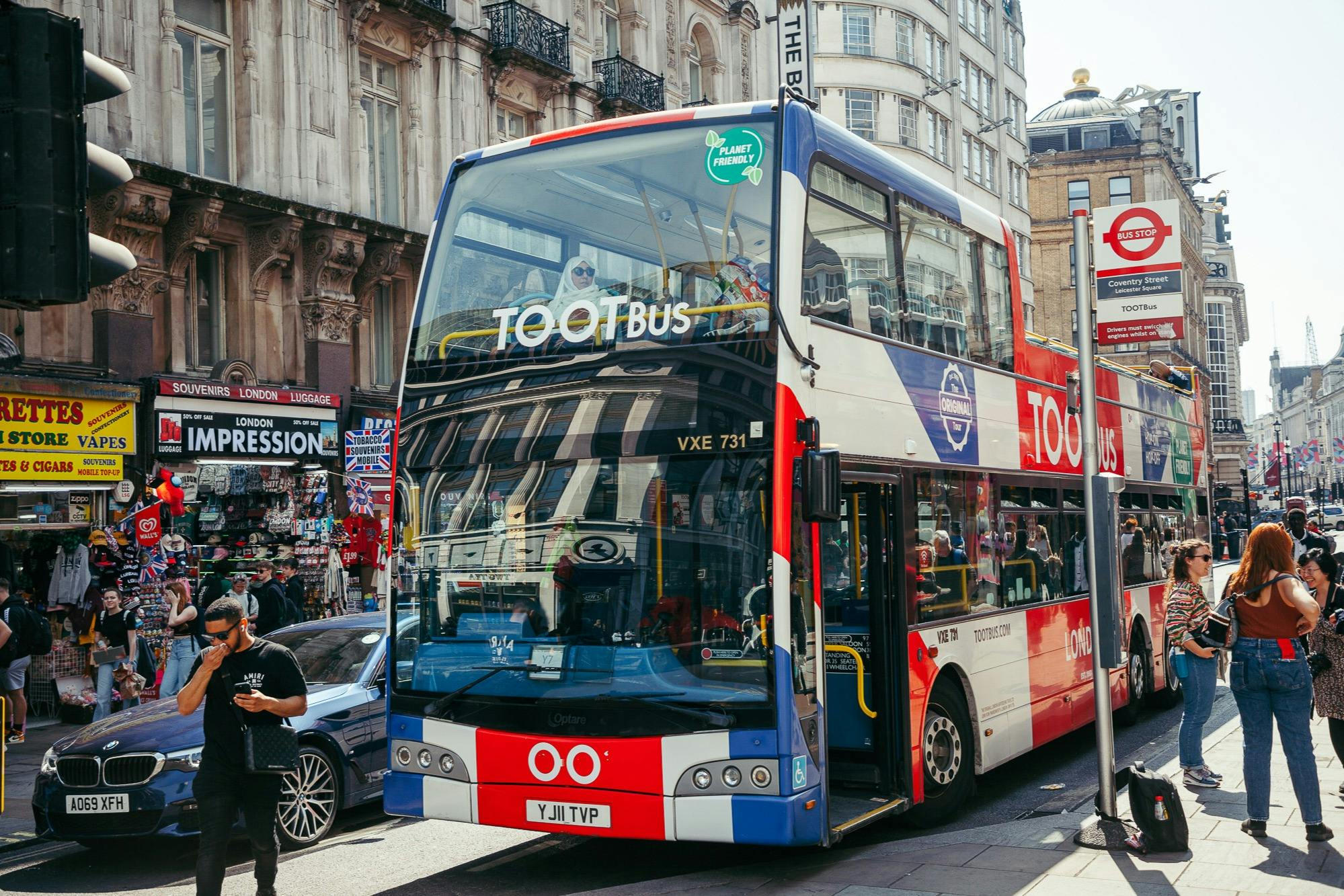 1 odjezd z Coventry Street