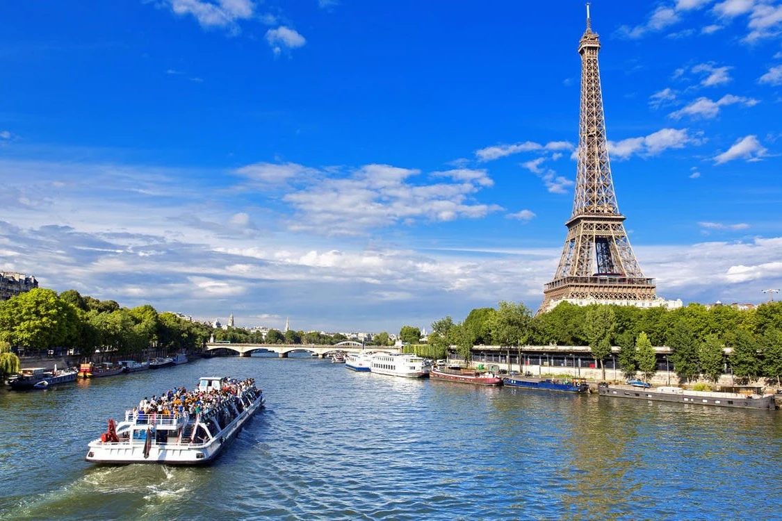 Eiffel Tower, Seine Cruise & Louvre Museum: Guided Day Tour from London