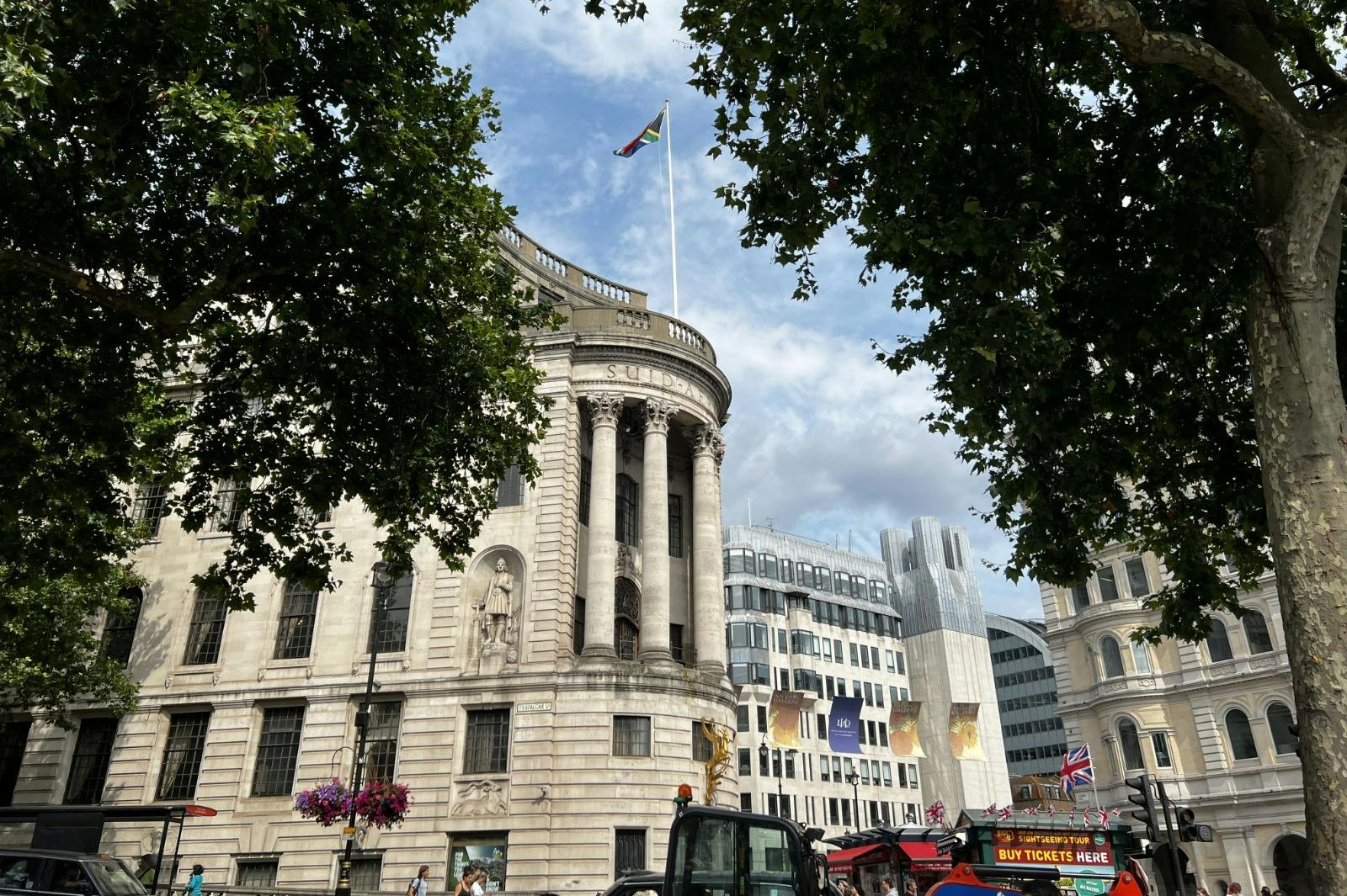 Extérieur de la banque des sorciers Gringotts_South African High Commission