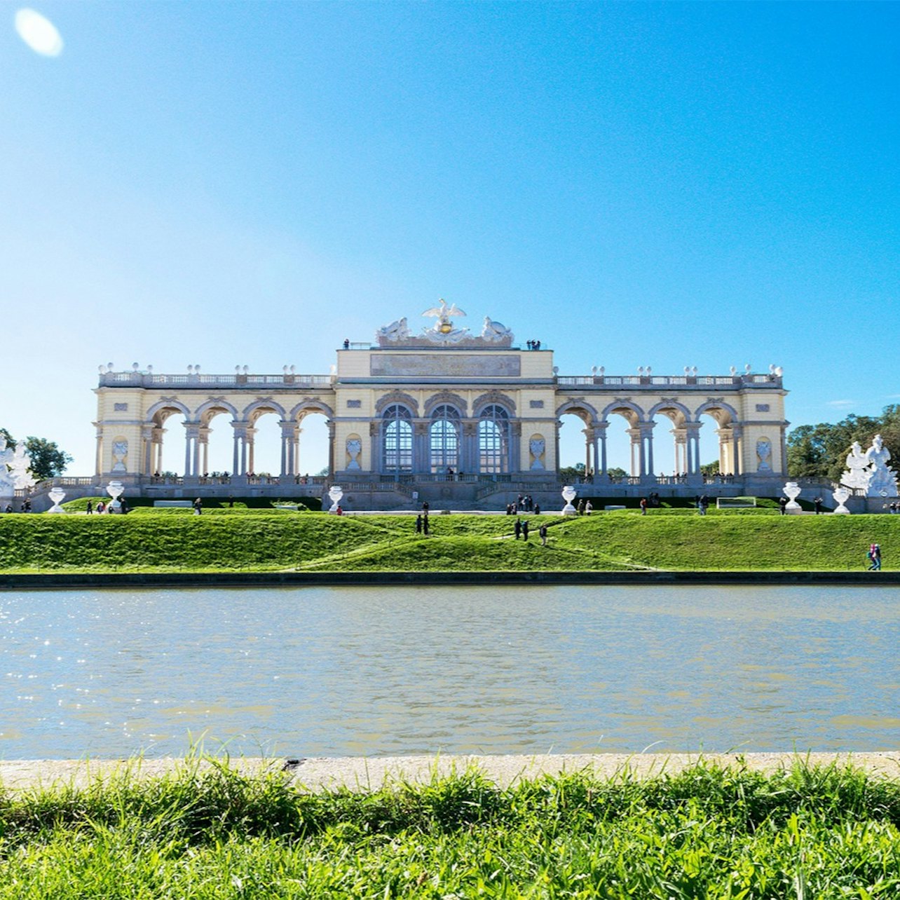 Entrada rápida al Palacio y Jardín de Schönbrunn con visita guiada - Alojamientos en Viena