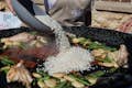 La paella est toujours préparée avec du riz Albufera : nos chefs vous expliquent pourquoi.