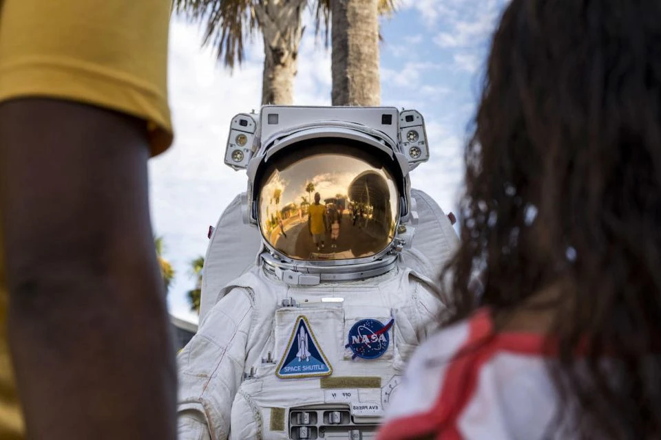 CHAT WITH AN ASTRONAUT