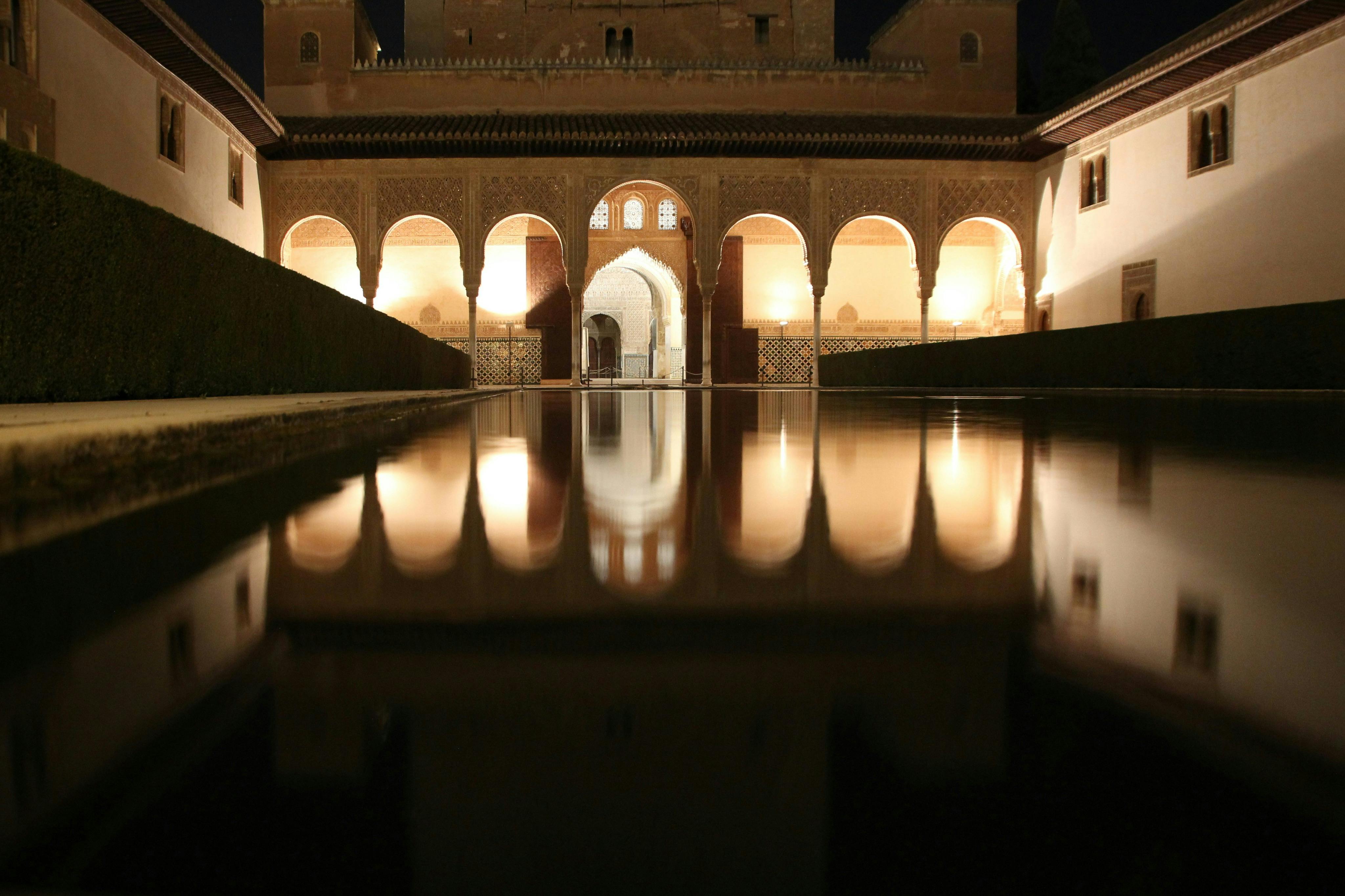 Nazaríes Palaces at night