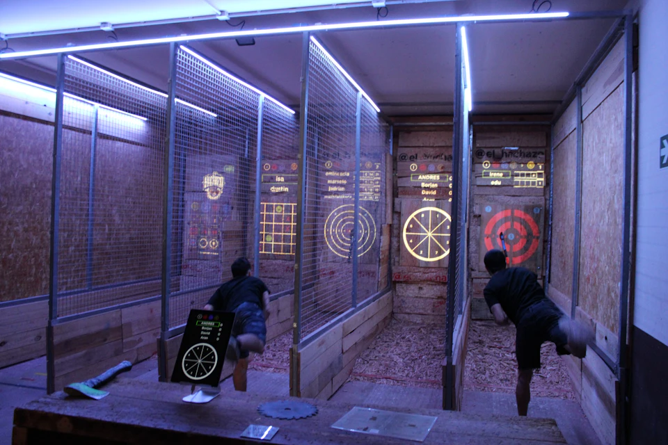 2 people throwing axe