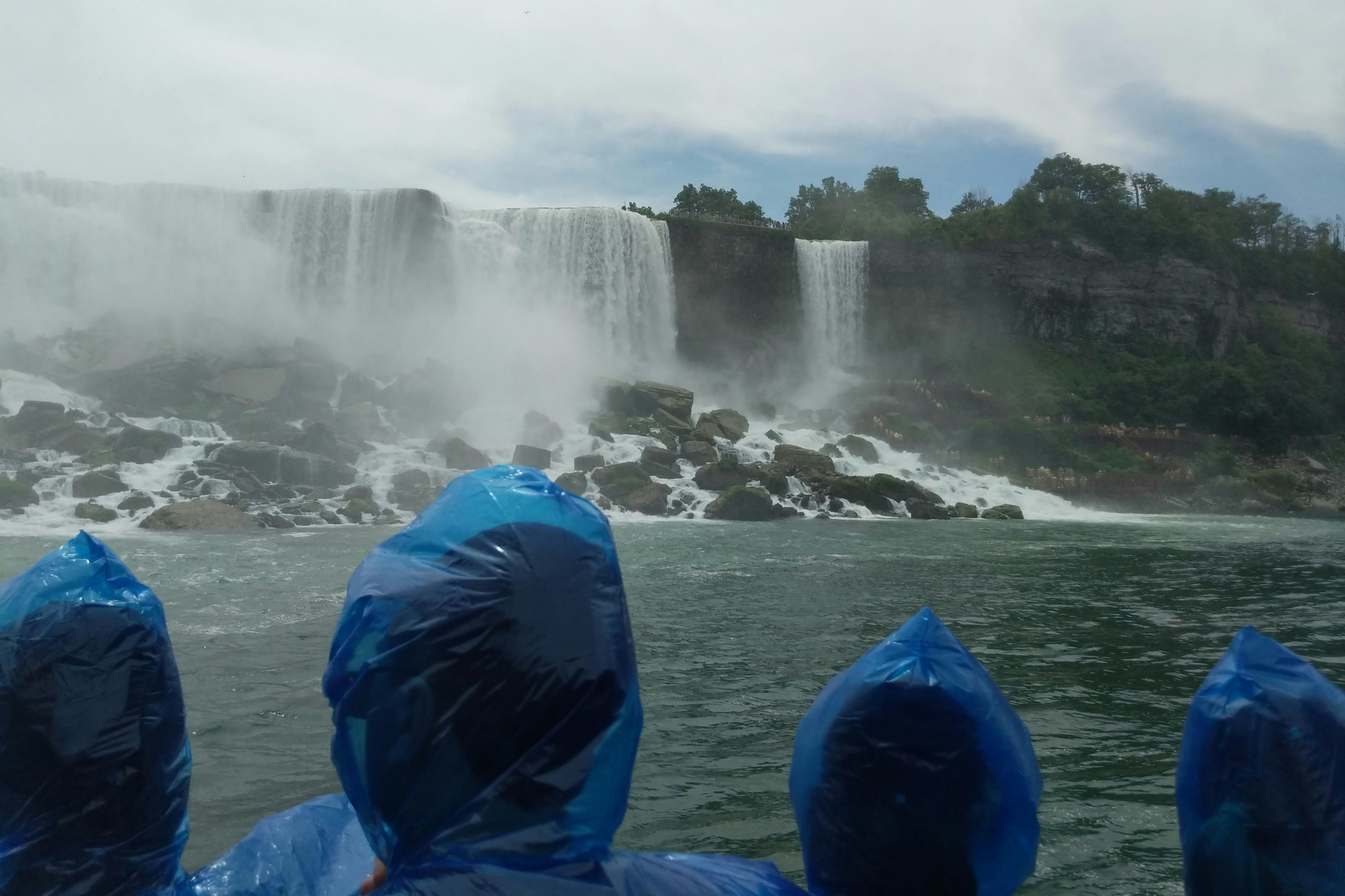 Excursión En Barco Por El Maid Of The Mist De Las Cataratas Del Niágara ...