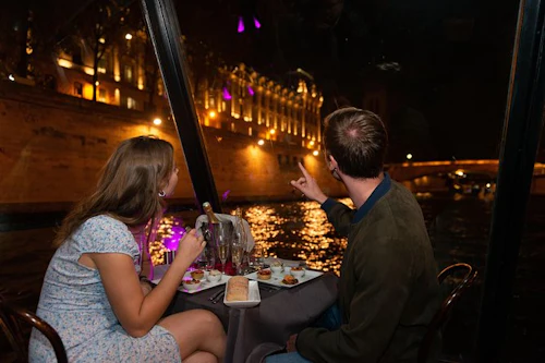 Crucero con Cena, Mesa junto a la Ventana y Champán