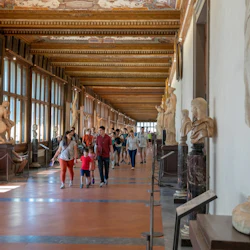Uffizi Gallery: Reserved Entry + Small Group Guided Tour 2