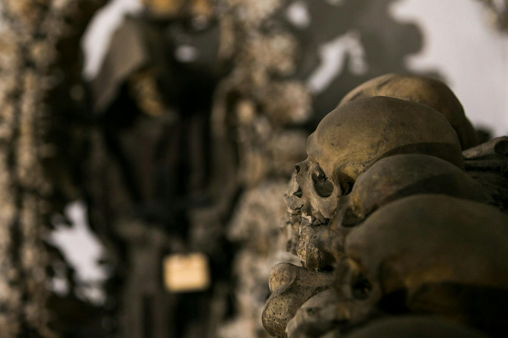 지하 묘지 및 지하 묘지