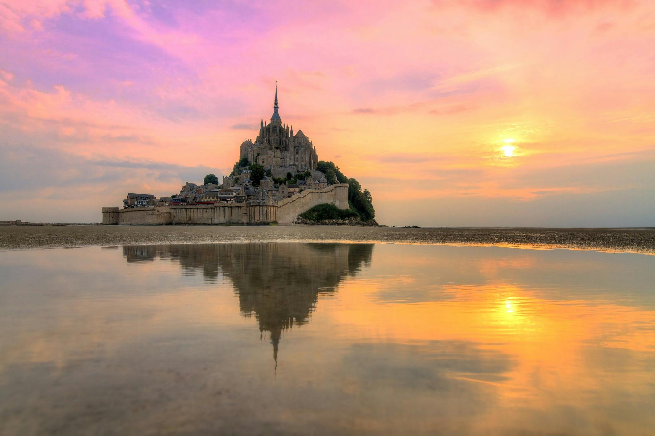 Mont Saint-Michel & Omaha Beach: Day Trip from Paris