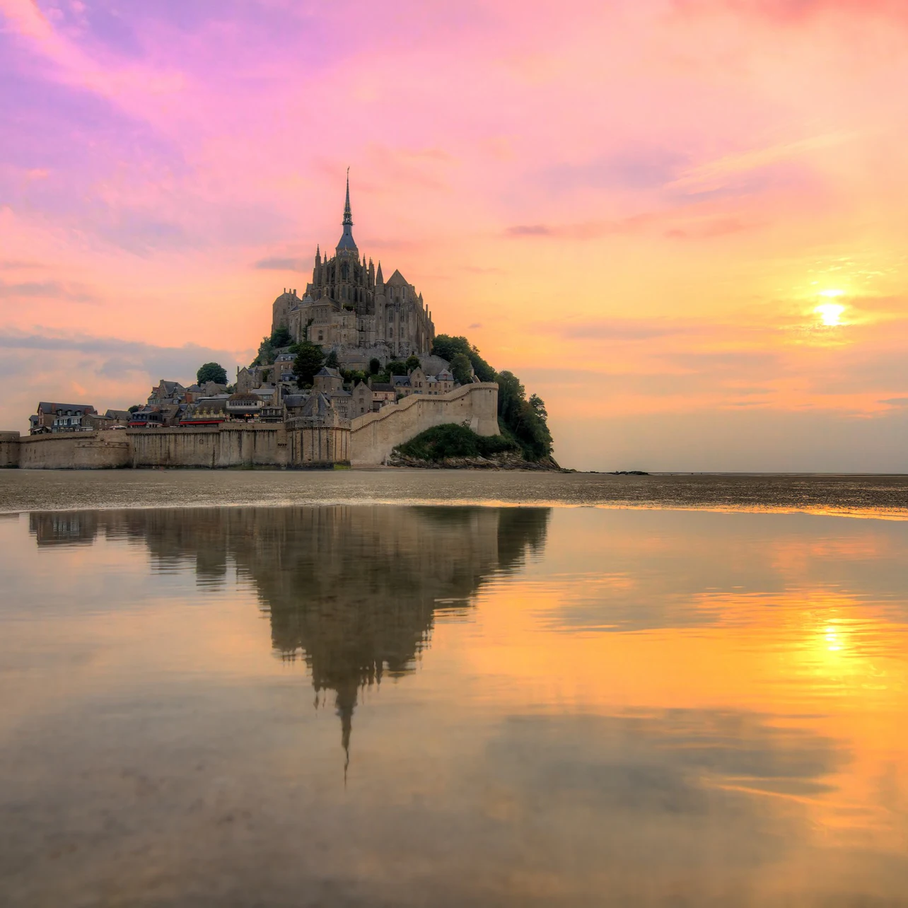 Mont Saint-Michel & Omaha Beach: Day Trip from Paris