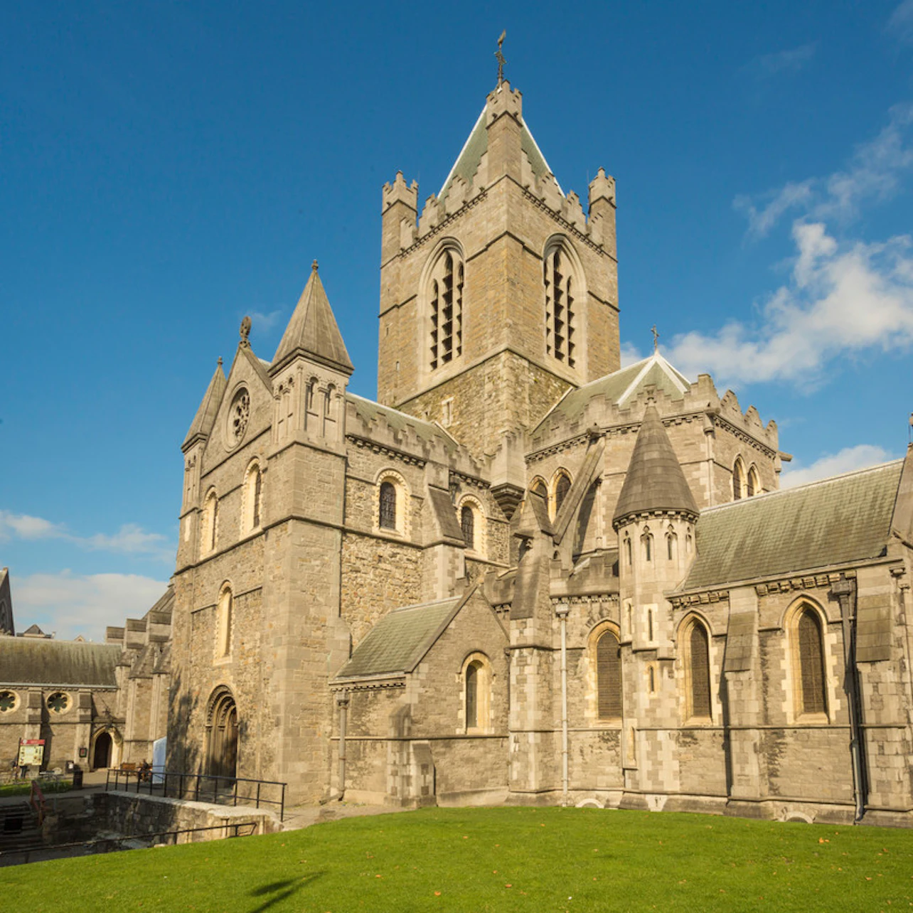 Dublin Pass: Entry to 40+ Attractions + Hop-on Hop-off Bus in Dublin – Tiqets