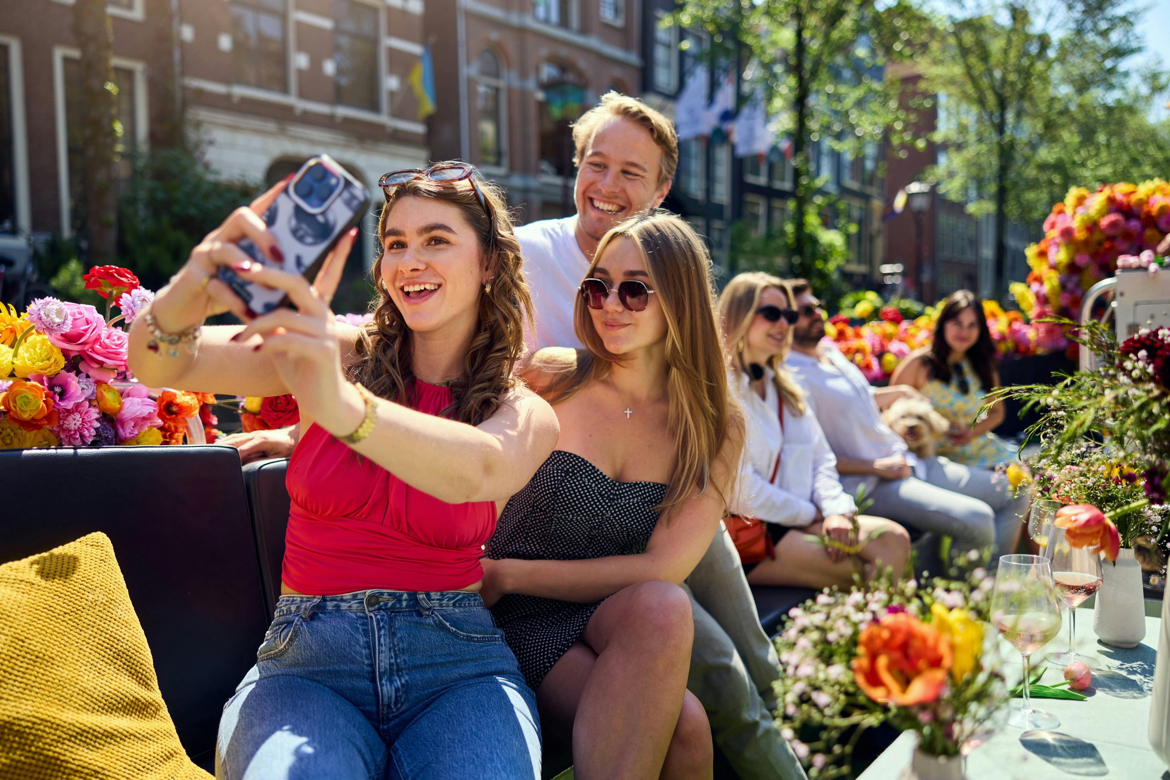 플라워 보트 타고 즐기는 운하 크루즈