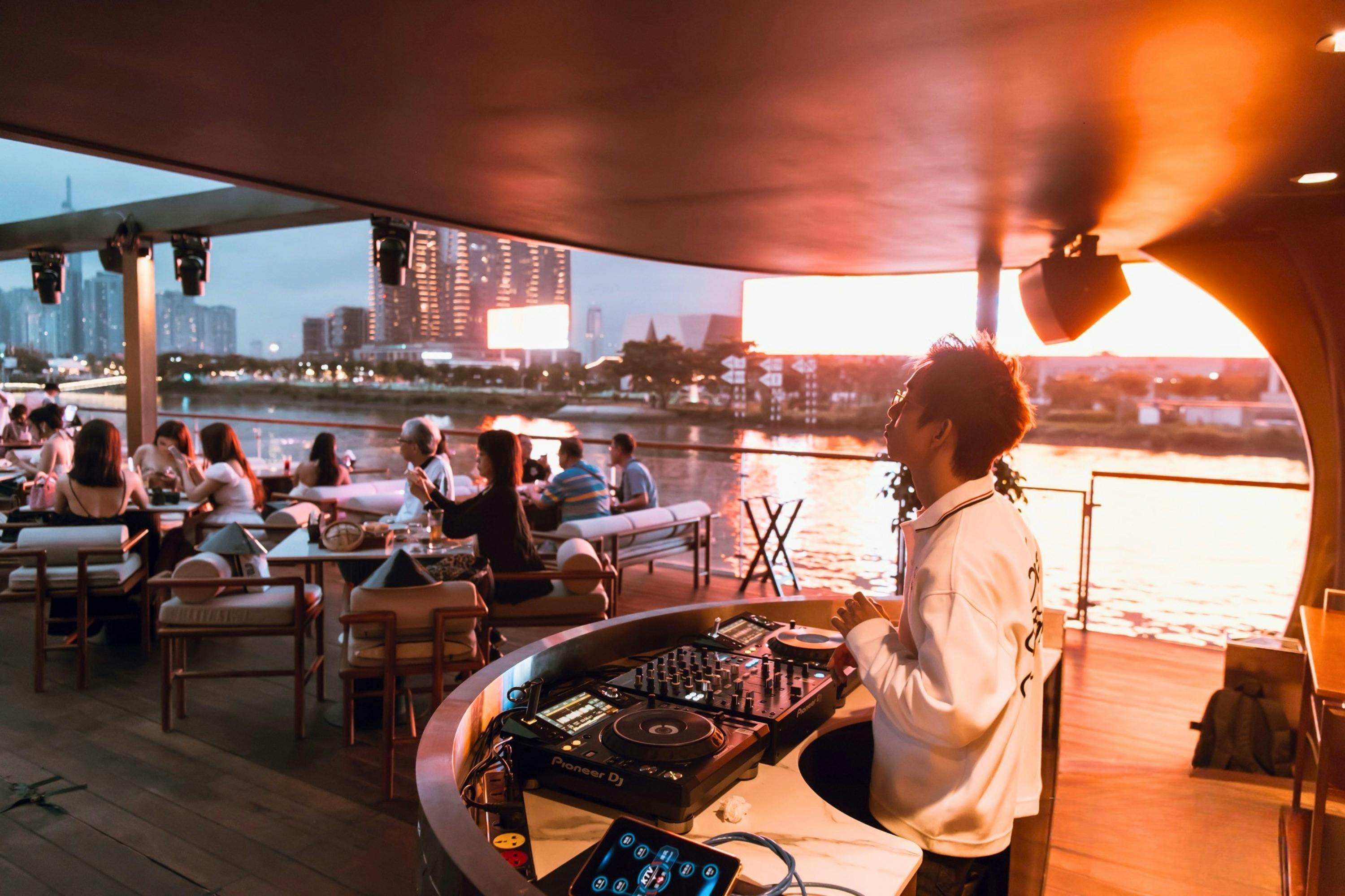Ho Chi Minh City: Crociera sul fiume Saigon al tramonto o con cena + Drink di benvenuto — 6