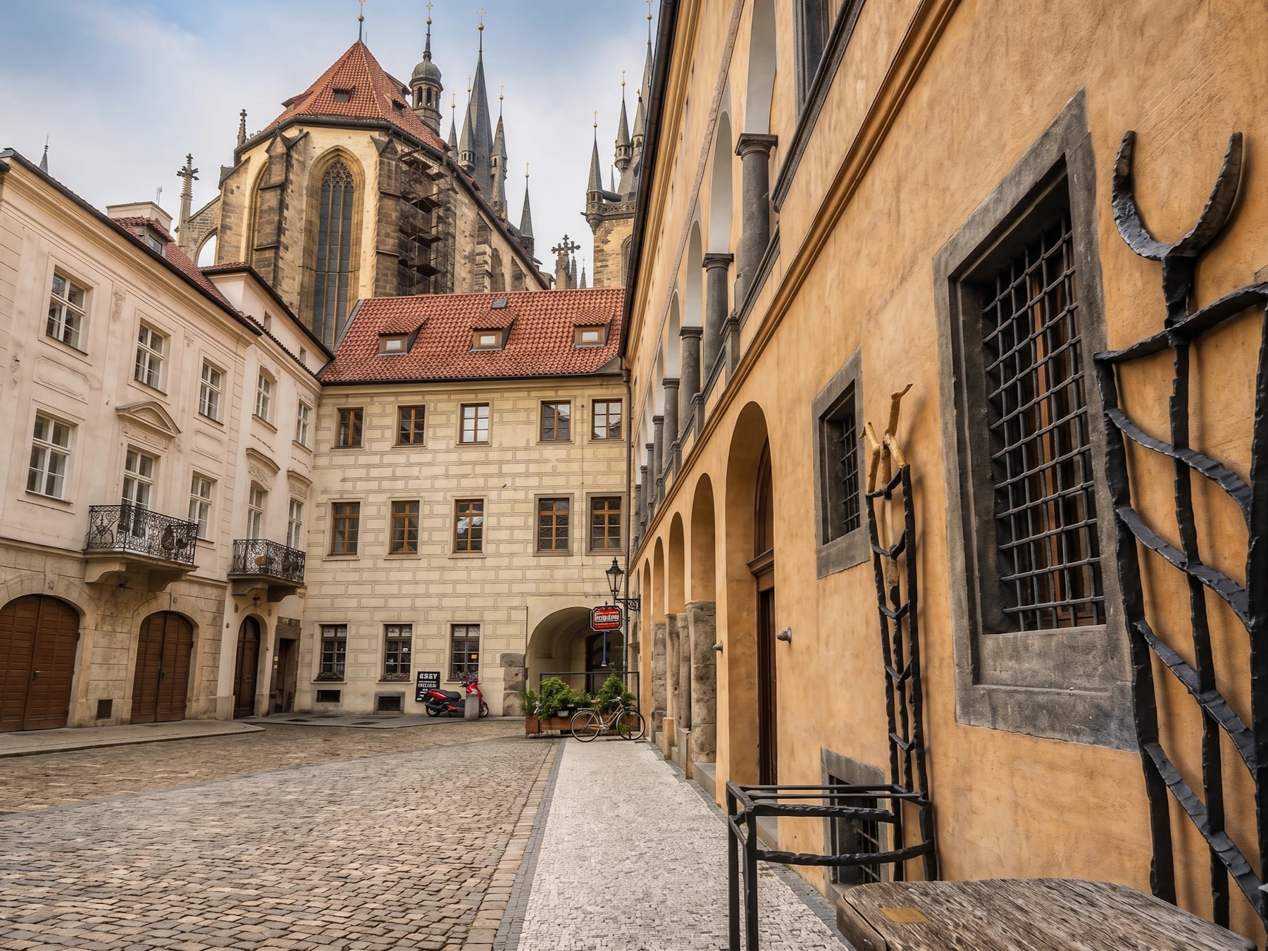 Mucha im Museum Schloss Kaunitz: Eintrittskarte + Selbstgeführte Audio Tour