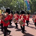 赶上白金汉宫的卫兵交接仪式。