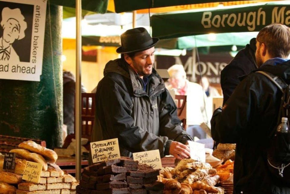 8種類のイギリス料理を食べて、30以上のロンドン観光スポットを訪れるウォーキングツアー！