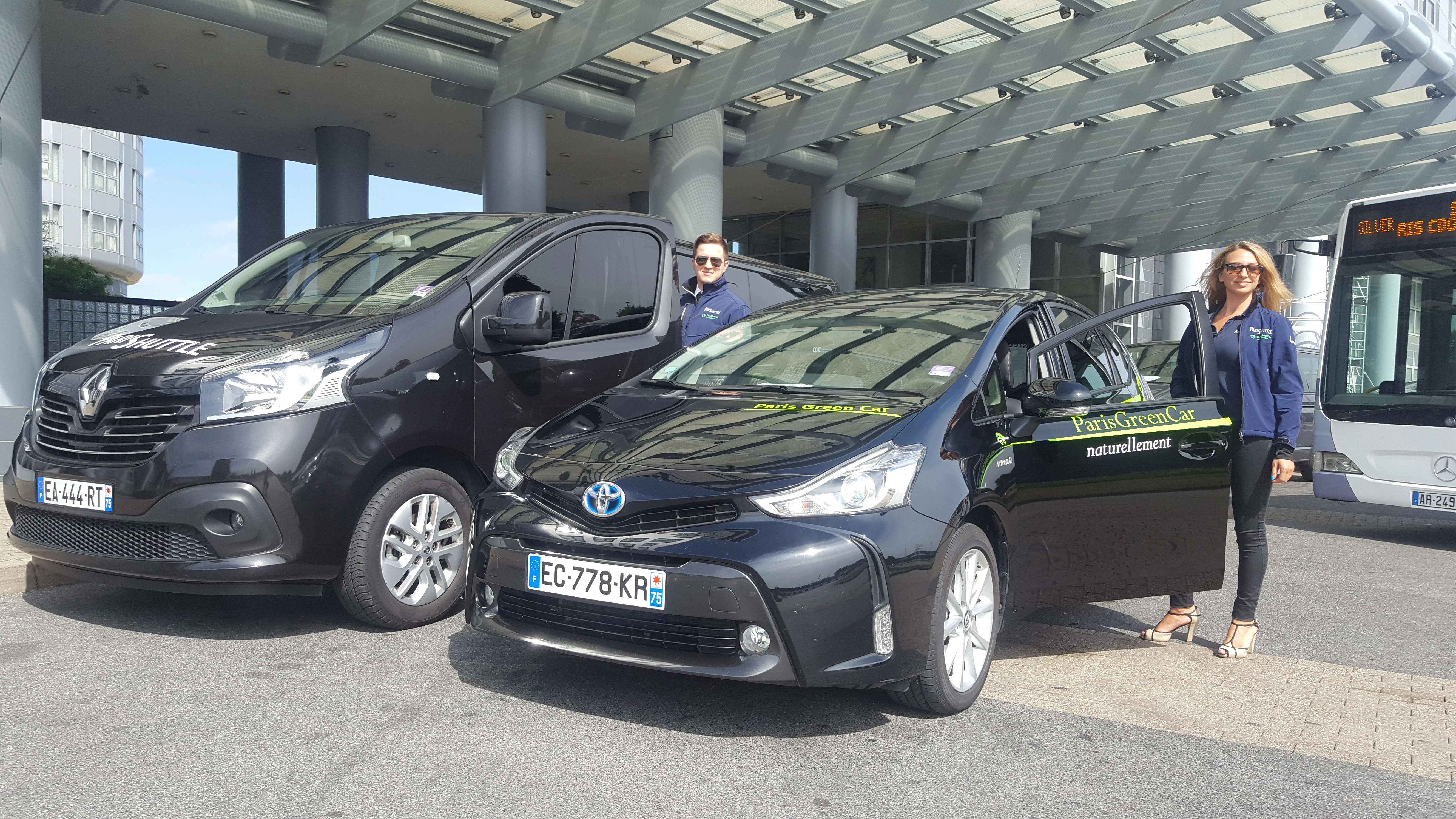 Orly Airport: One-way Private Transfer From/To Disneyland Paris Hotels