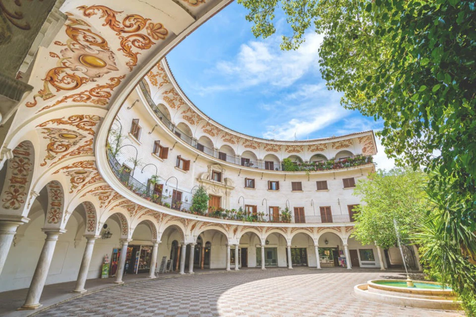 Plaza del Cabildo, hidden gem in the Arenal Neighborhood