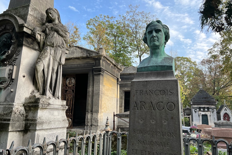 Paris Père-Lachaise Cemetery Tur