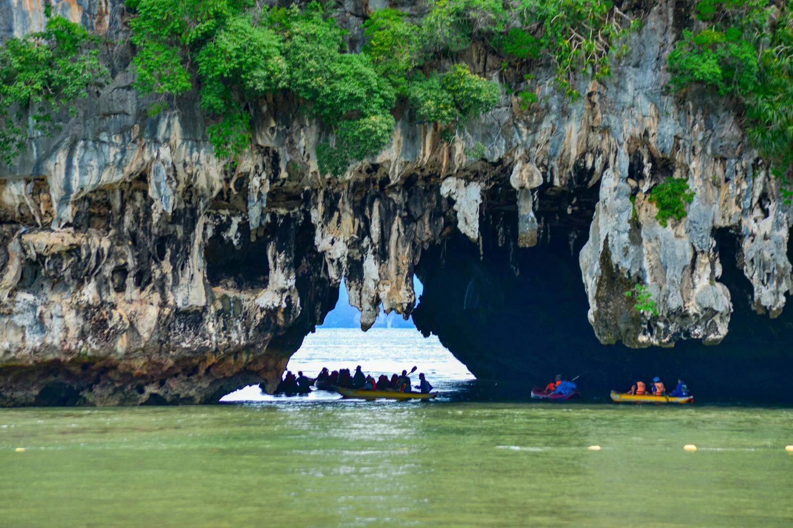 ジェームズ・ボンド島＆パンガー湾：プーケット発ロングテイルボートツアー＋送迎