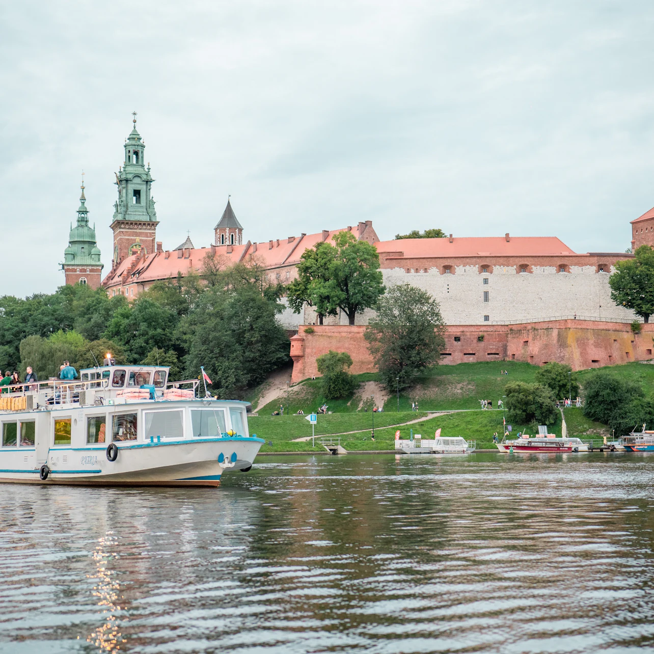 Krakow: Vistula River Sightseeing Cruise with Audio Guide