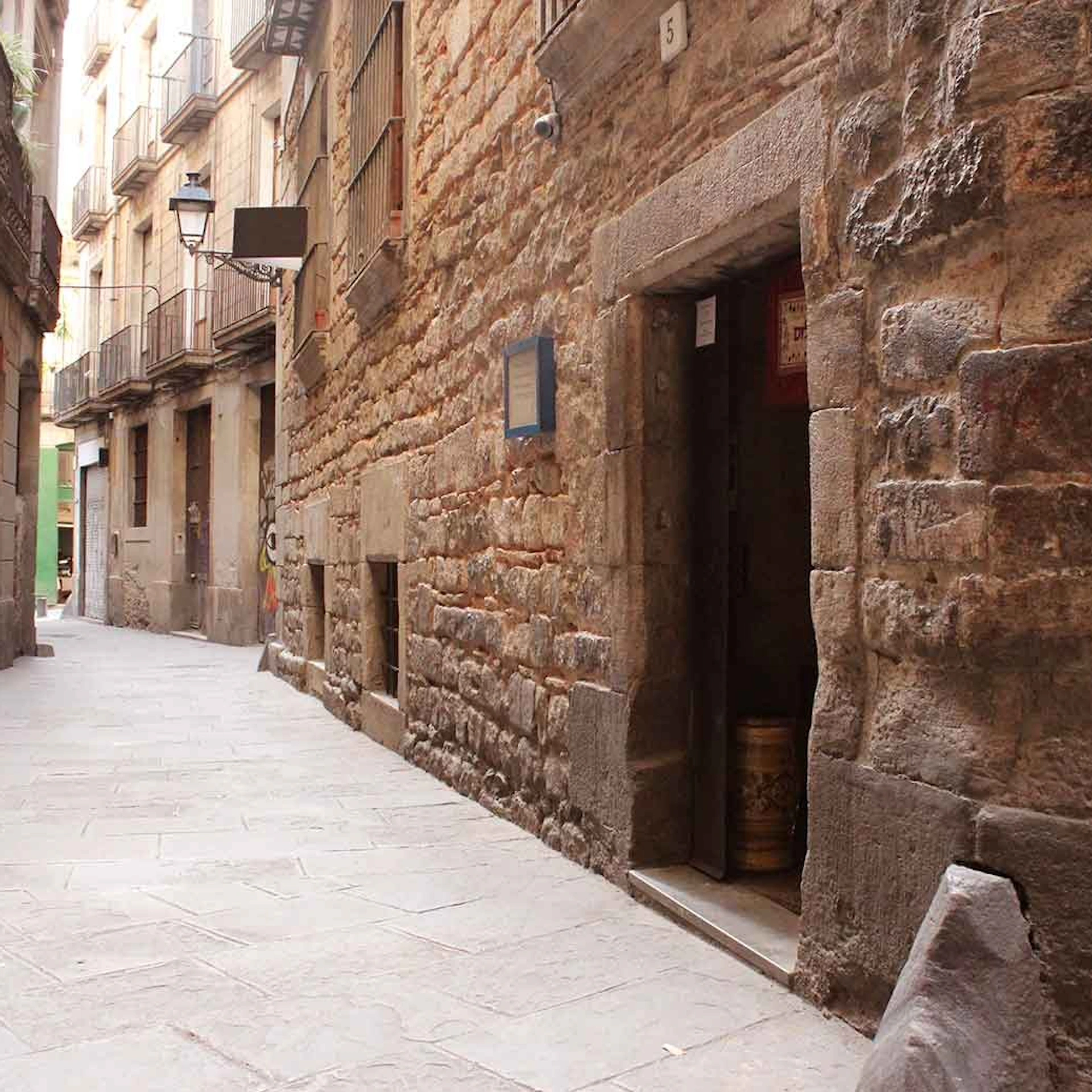 Barri Jueu de Barcelona: visita guiada + entrada sense cues a la sinagoga principal