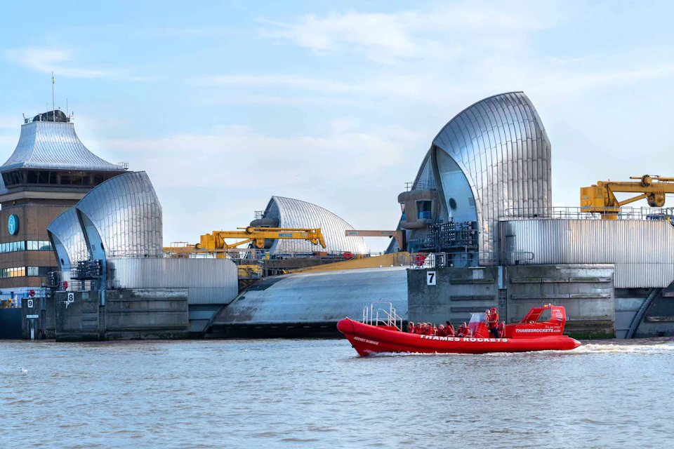 Create lasting memories with friends and family on a Thames Rockets London speedboat.
