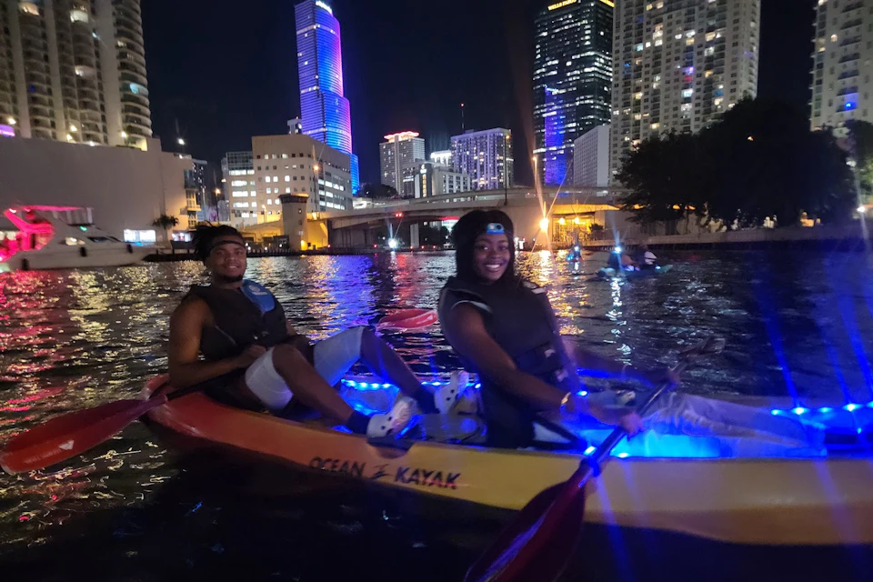 couple kayaking
