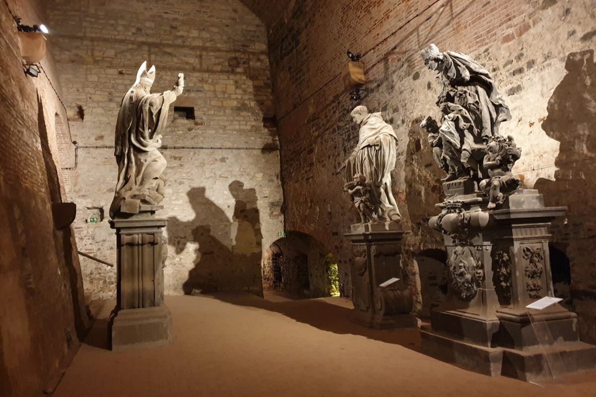 ヴィシェフラト城：宮殿とゴルリツェ