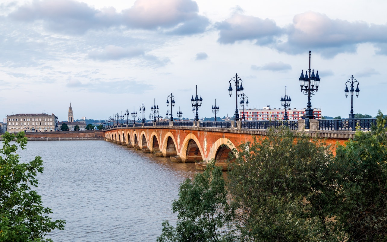 Bordeaux: Guided Cruise on the Garonne with a Drink and a Canelé - Accommodations in Bordeaux