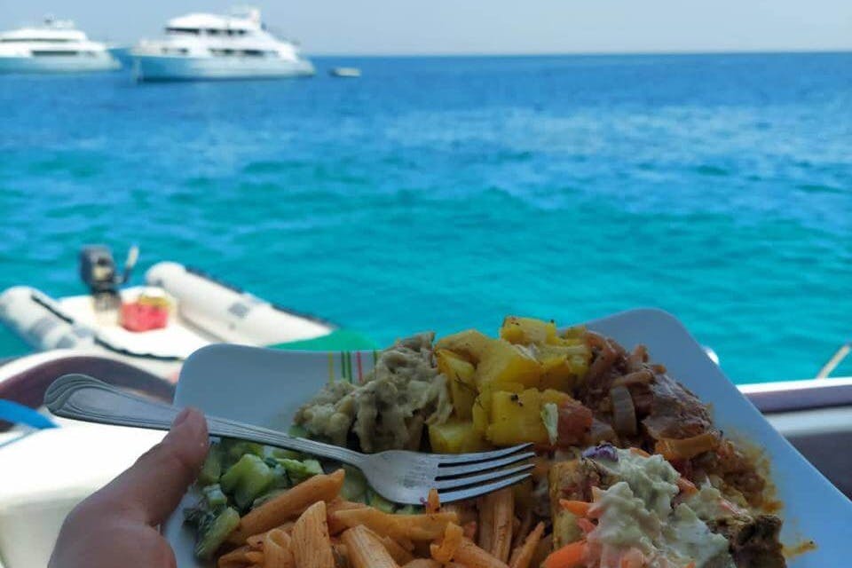 在滨田岛享用午餐